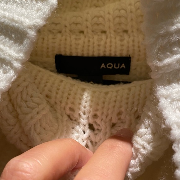 Cozy White Knit Sweater with Zipper Details - Picture 3 of 3